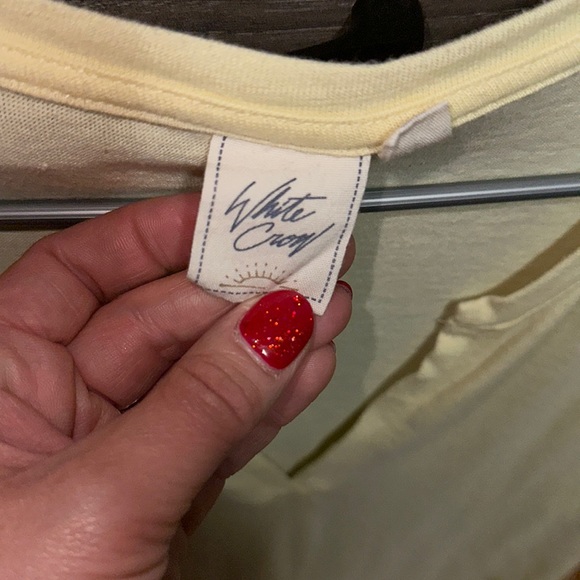 Cute Soft yellow 💛soft v-neck to shirt! - Picture 3 of 4